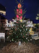 Foto des geschmückten Weihnachtsbaumes geschmückter Weihnachtsbaum